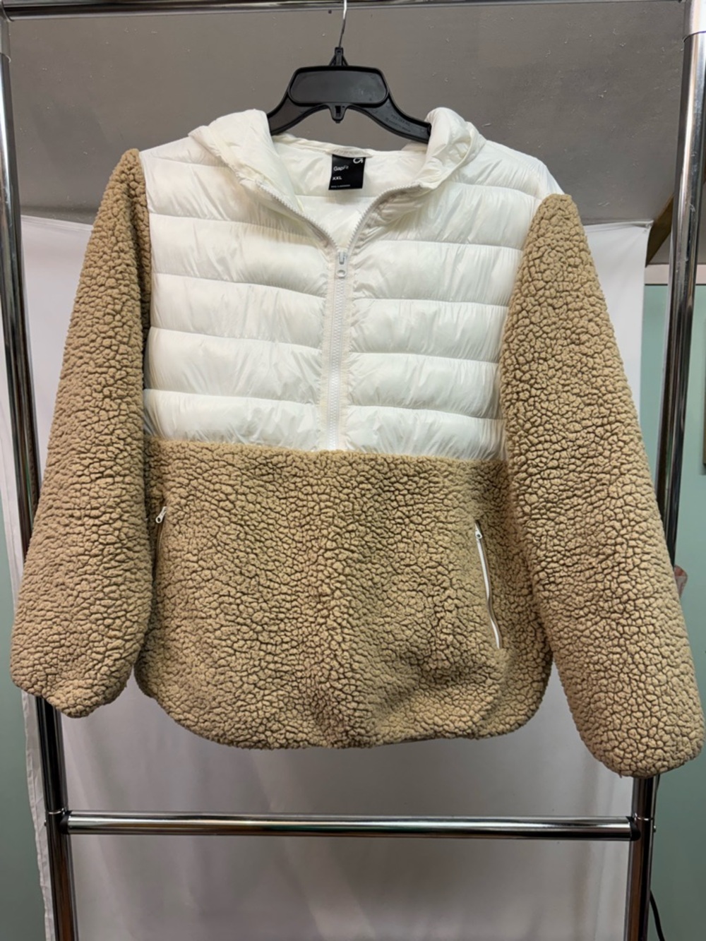 GAPFit White Puffer Jacket with Hood Sz XXL (A-89)